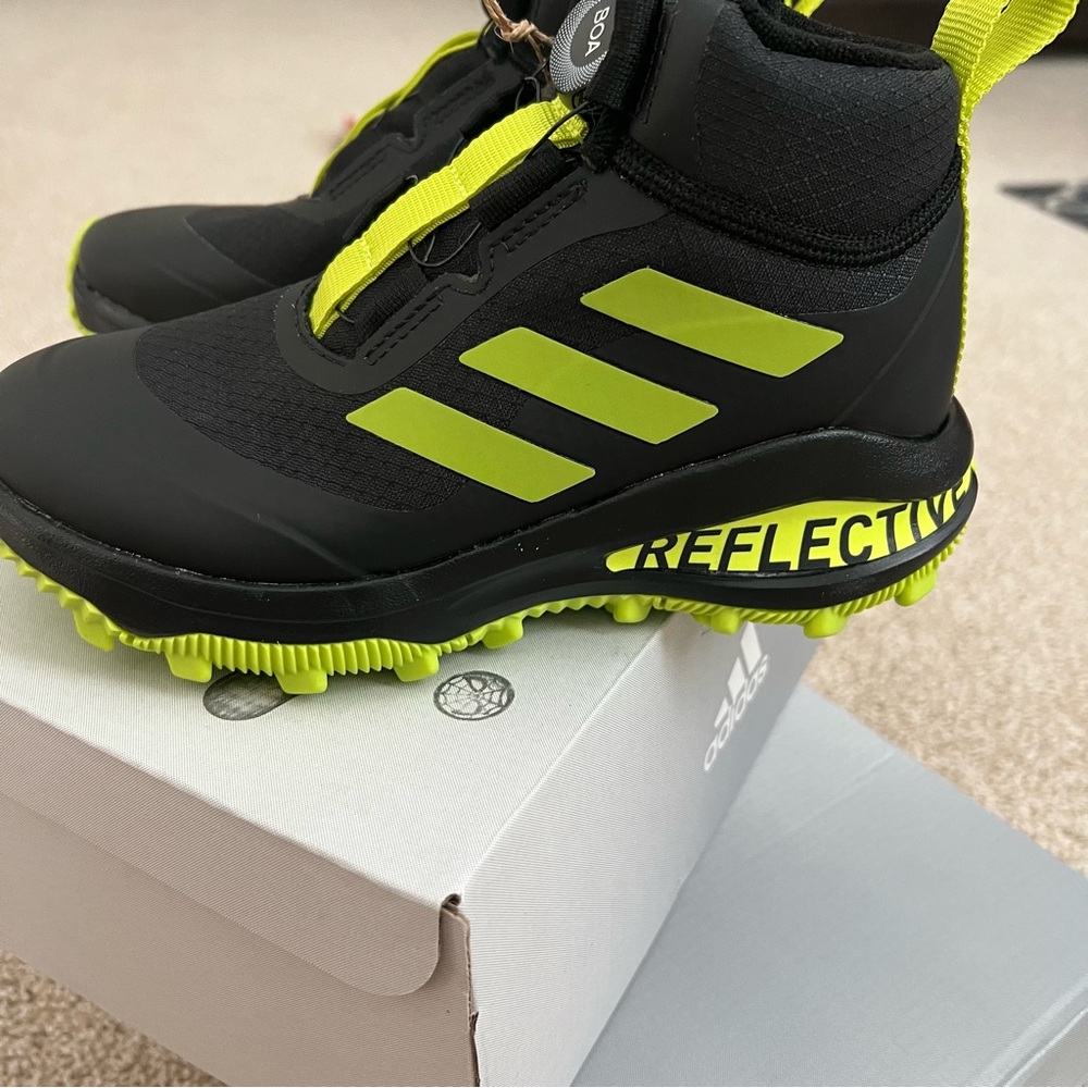 Adidas boys shoes size 2.5 youth